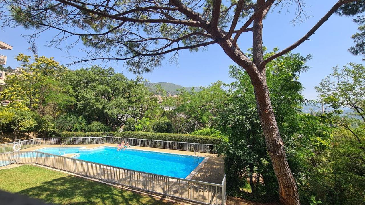 - Free Parking - Pool