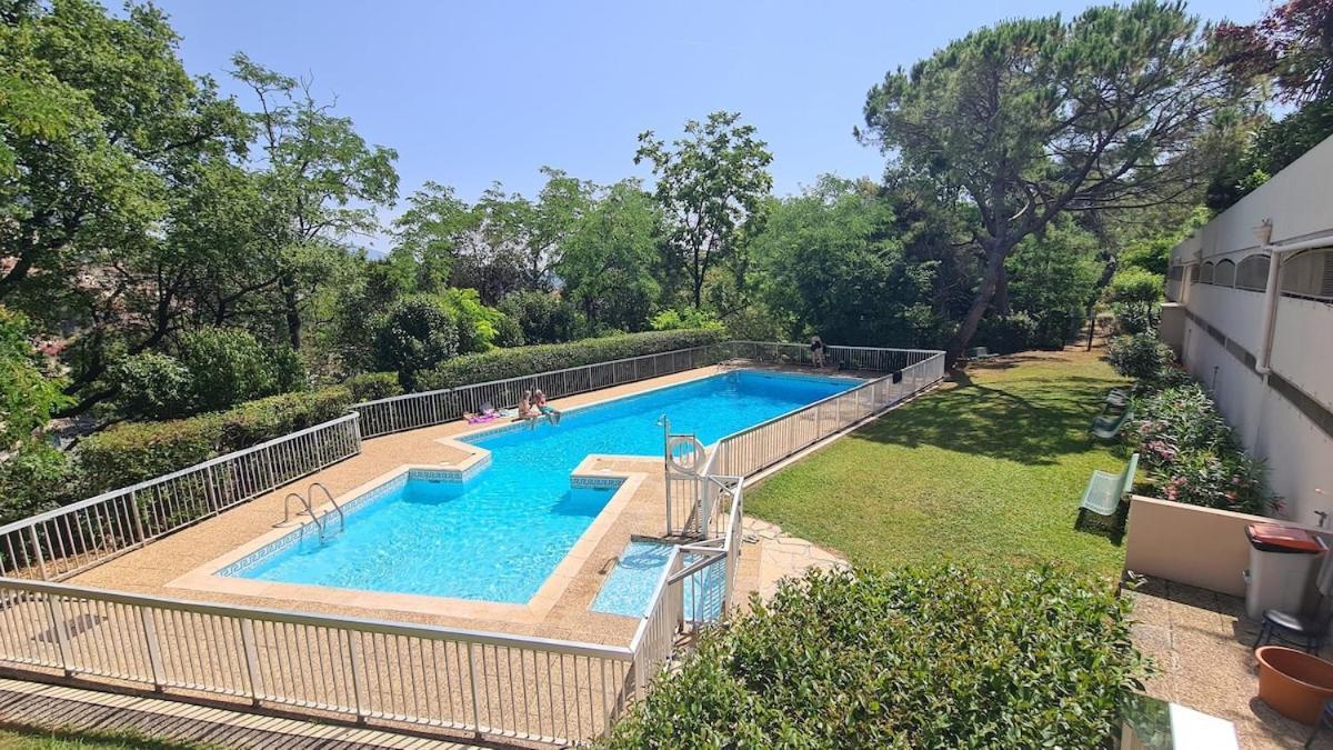 - Free Parking - Pool *