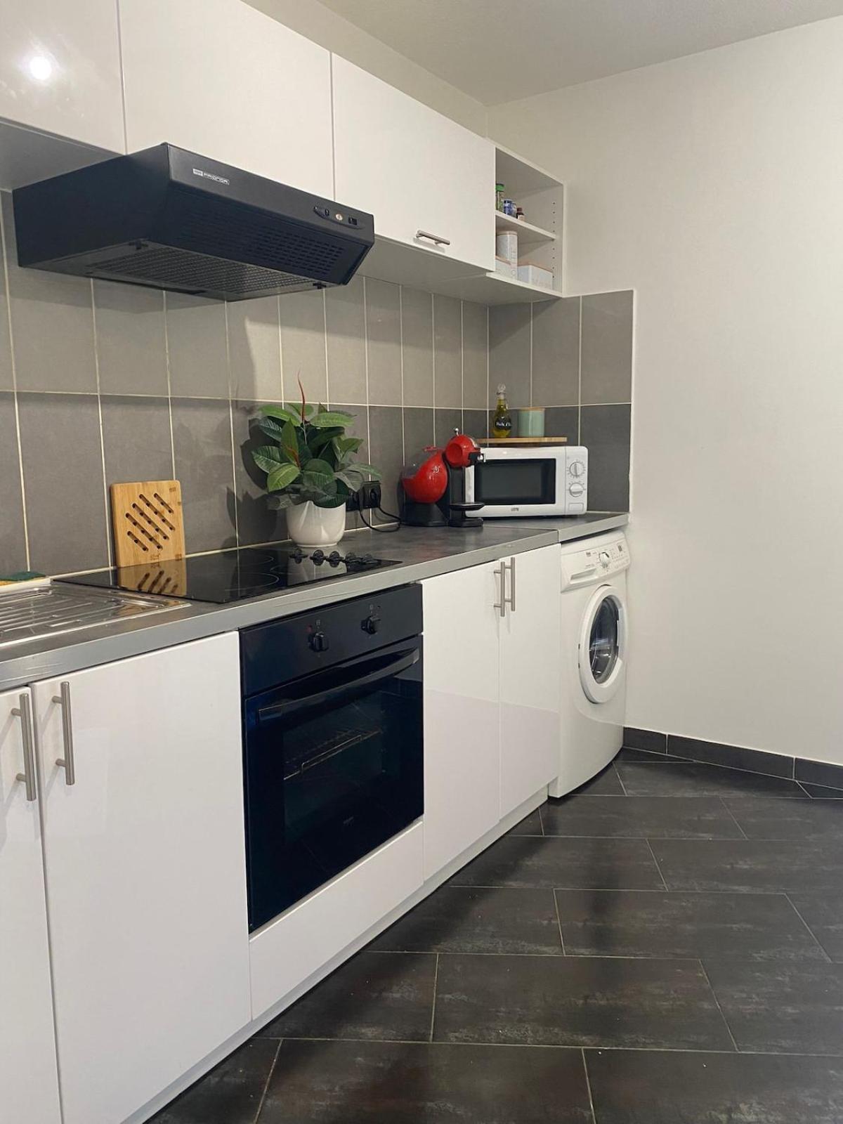 - Free Parking - Pool Apartment Grasse