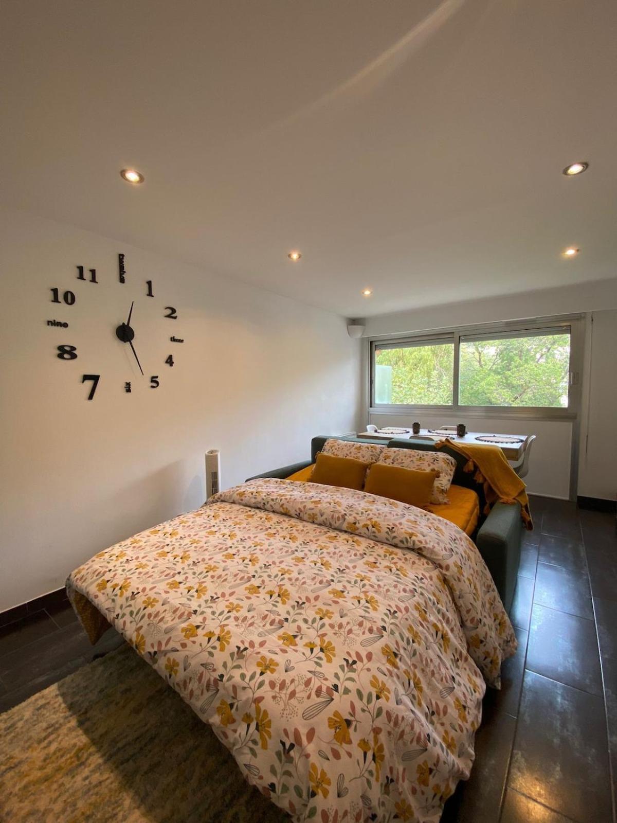 - Free Parking - Pool Apartment